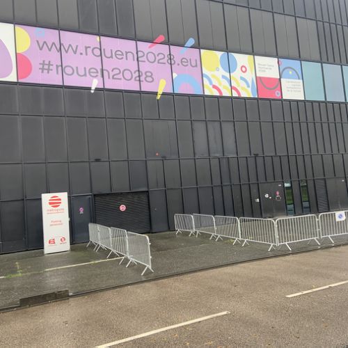 Production et pose microperforé sur façade Kindarena à Rouen pour Rouen Capitale Européenne de la Culture