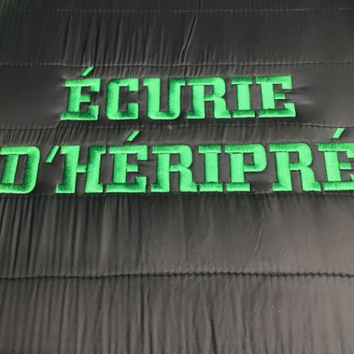 Broderie 1 couleur sur doudoune pour Ecurie d'Héripré