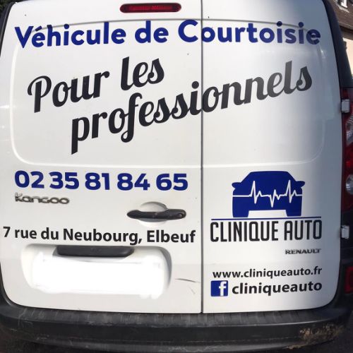 Pose adhésifs découpés sur camionnette CLINIQUE AUTO